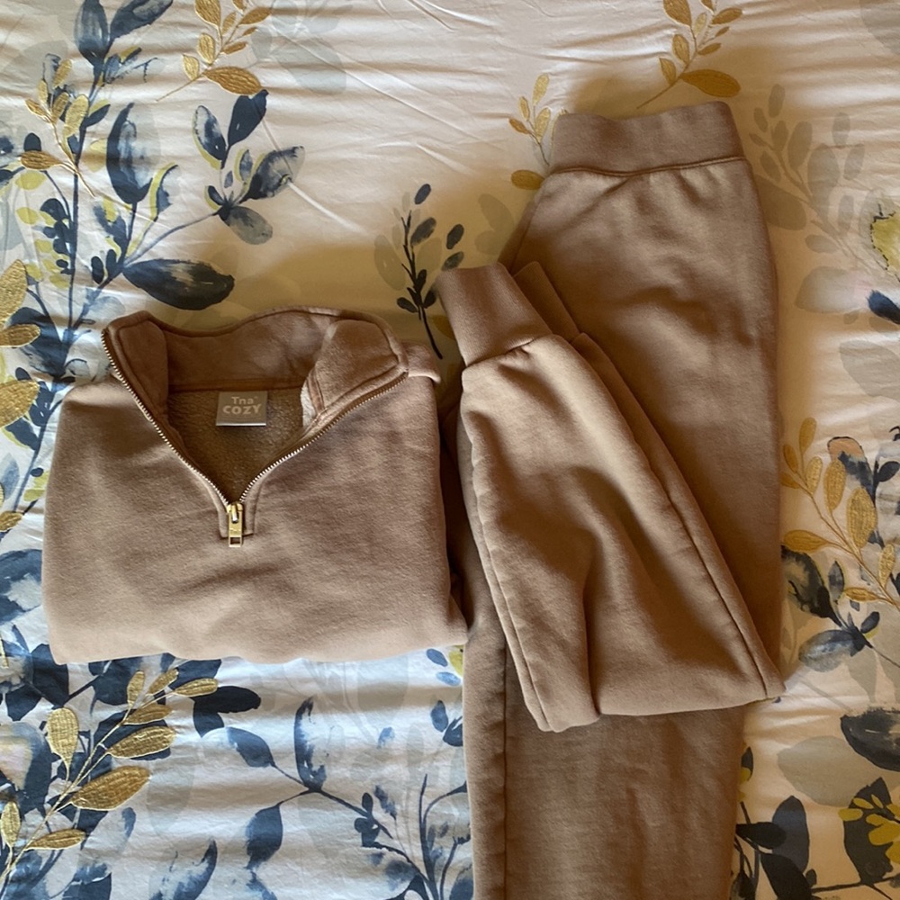 ARITZIA - TNA Gd Warm Taupe Sweatsuit